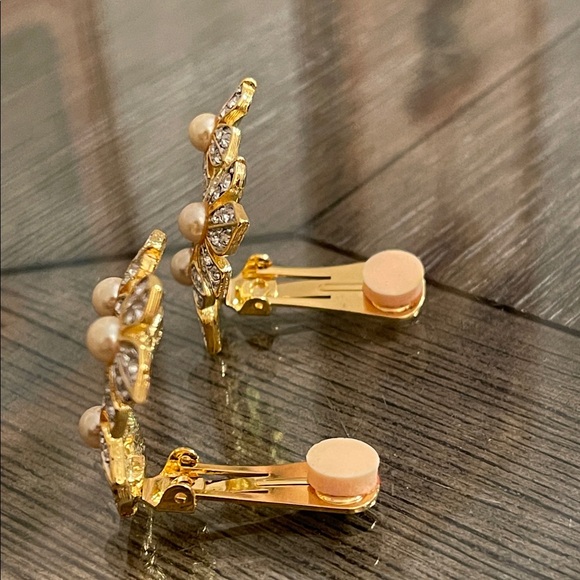 Kenneth Jay Lane Gold-tone and Pearl Floral Cluster Earrings - Picture 13 of 17